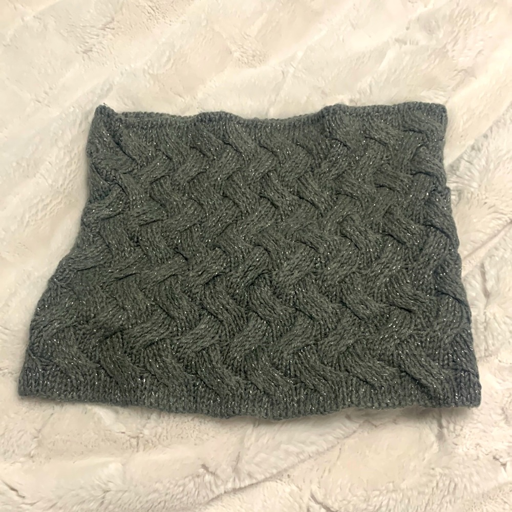 DISCOUNTED SHIPPING $4.99 Express gray cable knit cowl scarf